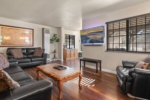 TV, fireplace - Cozy family-friendly home close to all the fun! (Big Bear)