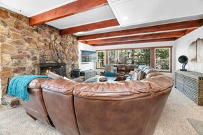 TV, fireplace - The Fox Farm - Luxury Mansion Mountain Getaway (Big Bear Lake)