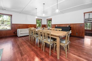 Dining - The Fox Farm - Luxury Mansion Mountain Getaway (Big Bear Lake)