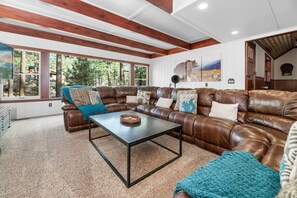 TV, fireplace - The Fox Farm - Luxury Mansion Mountain Getaway (Big Bear Lake)