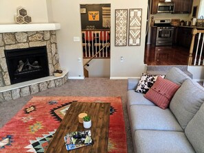 TV - Bear Hug Hollow - Modern Winter Escape (Big Bear)