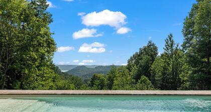 Magnolia: Luxury Mountain Escape w/Pool & Hot Tub