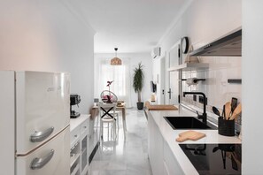 Fridge, oven, stovetop, dishwasher - Nerja center beach and Balcon de Europa 4 min away (Nerja)