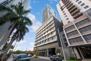 Exterior - Smart Brickell Balcony Pool & Gym (Miami)