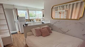 1 habitación, cuna de viaje, wifi gratis y ropa de cama