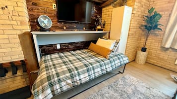 2 bedrooms, iron/ironing board, travel crib, free WiFi