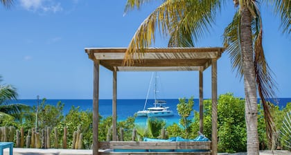 Crown Ridge 12, Crown Ridge 12 – Seaside Villa with Pool & Steps to Dive Sites