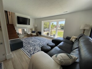 TV, ping pong - Cypress Cove, situated in Buxton on a soundfront lot, provides a peaceful setting in this charming rental cottage. (BUXTON)