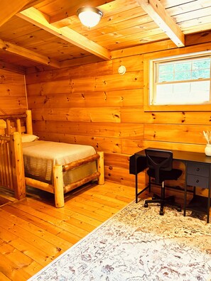 5 bedrooms, desk, travel cot, free WiFi