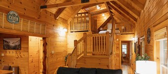 River front cabin in the Pocono mountains with property access to D&L Trail