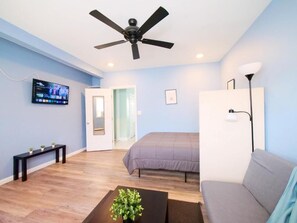 Iron/ironing board, WiFi, bed sheets