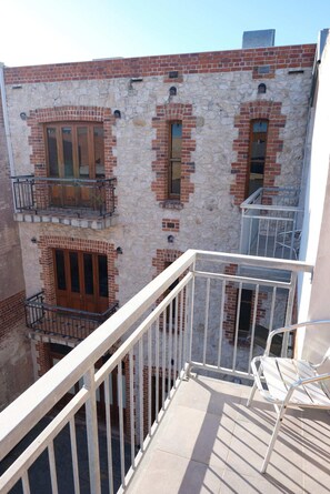 Property grounds - Rialto Apartments (Perth)
