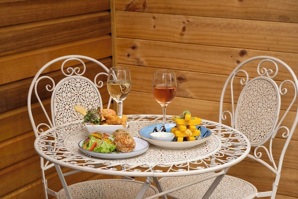 Breakfast, lunch and dinner served