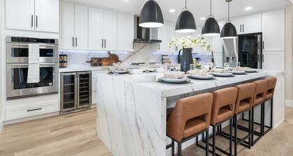 8BR/5BA Mini Resort w/4 En-Suites, HEATED Pool, Hot Tub,Billiards & Arcades