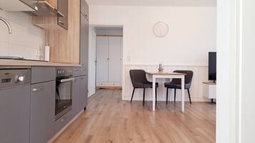 Kühlschrank, Ofen, Herdplatte, Geschirrspüler