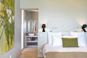 3 bedrooms, iron/ironing board, free WiFi, bed sheets - Villa M Beachfront Luxury Villa. Brand New. Wake up to the Caribbean Sea (Saint Martin)