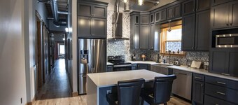 Roof Top On Main
Downtown / McMinnville, TN