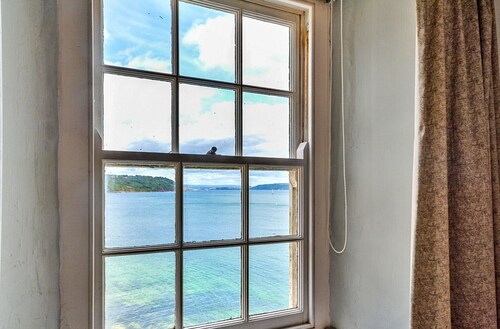 Three-bedroom Cottage Near Kingsand Beach, No Deposit