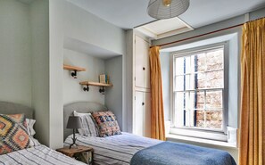 3 bedrooms, iron/ironing board - Three-bedroom Cottage Near Kingsand Beach, No Deposit (Torpoint)