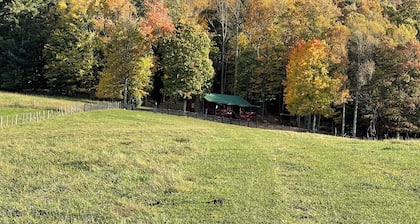 Cozy 2bedroom mountain cabin on 18 acres near the Appalachian Trail