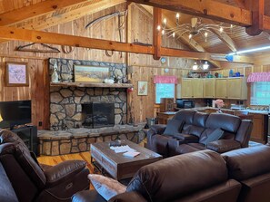 Smart-TV, Kamin, Bücher