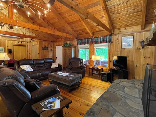 Cozy 2bedroom mountain cabin on 18 acres near the Appalachian Trail