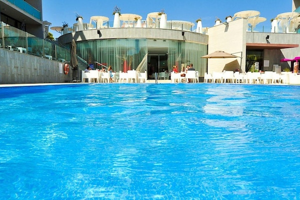 Apartment | Pool | Outdoor pool