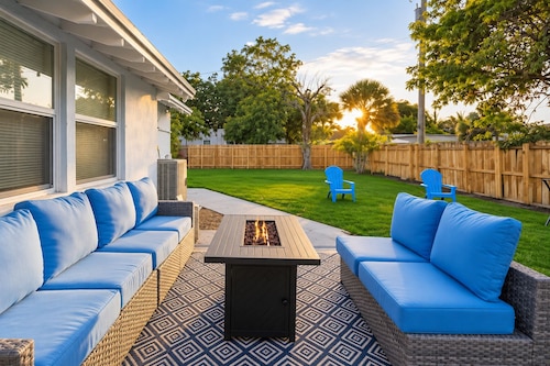 Stay Near Beach, Sleep 12, Grill, Pool Table, Family & Event Open