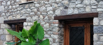 ลิมนิ สโตน อพาร์ตเมนต์