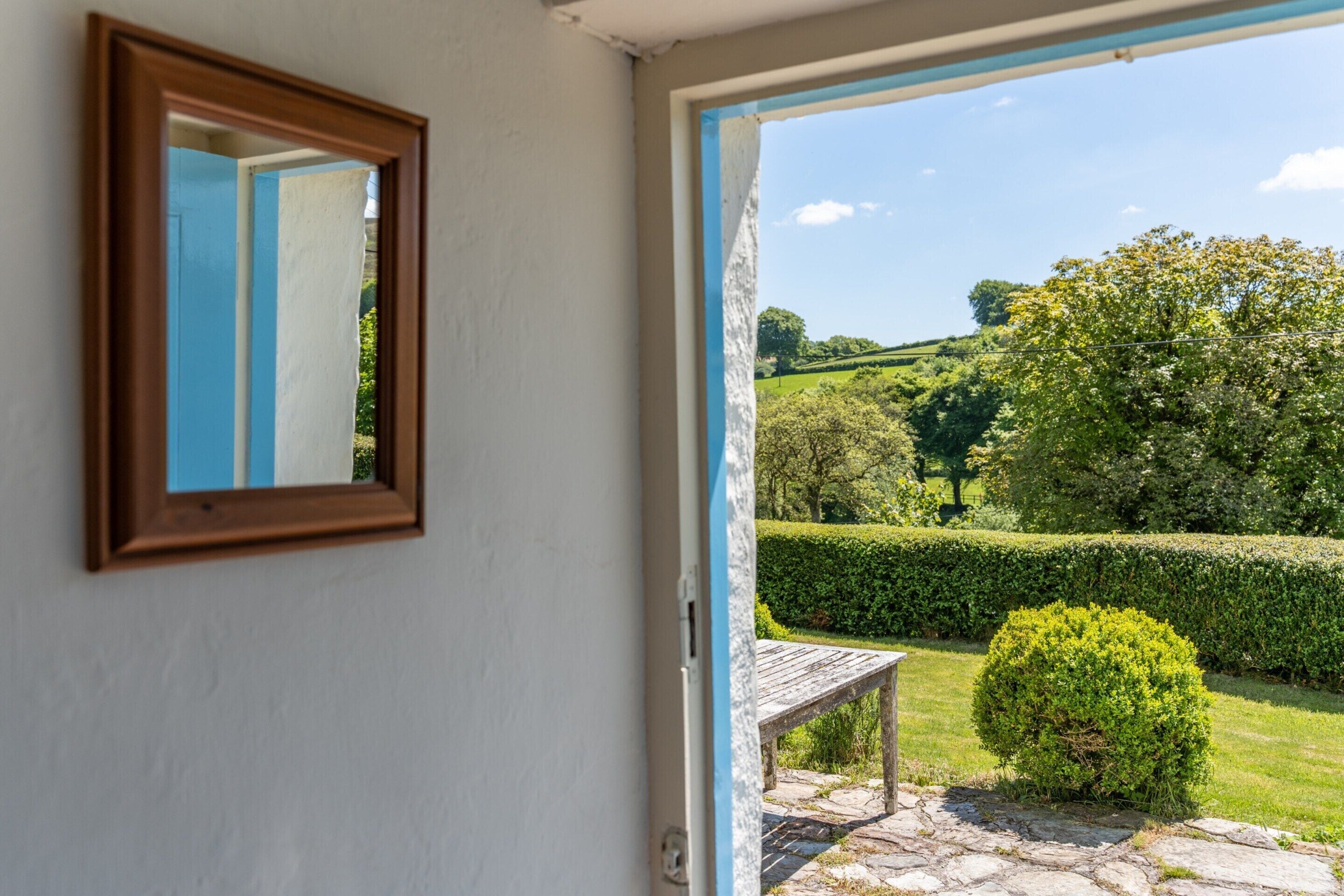 المنشأة من الخارج