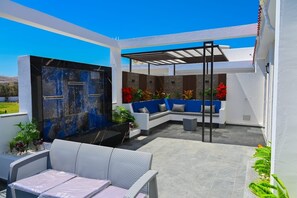 Terrace/patio - 100M from the superb Chat Mami beach, Résidence le Marin Appart Émeraude (Beni atta)