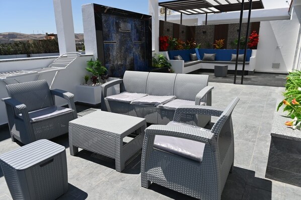 Terrace/patio - 100M from the superb Chat Mami beach, Résidence le Marin Appart Émeraude (Beni atta)