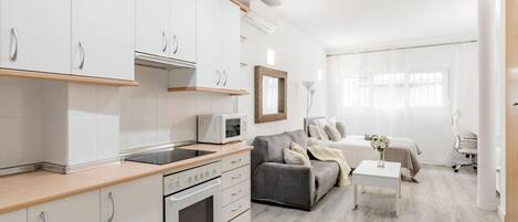Fridge, microwave, oven, coffee/tea maker