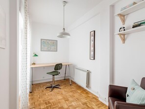 Interior - La Latina Life - 2-Bedroom Apartment with Balcony (Madrid)