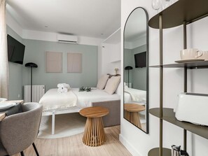 Iron/ironing board, internet, bed sheets