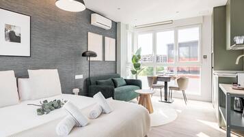 Tabla de planchar con plancha, Internet, ropa de cama