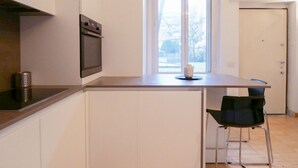 Coffee/tea maker, fridge, oven, dishwasher