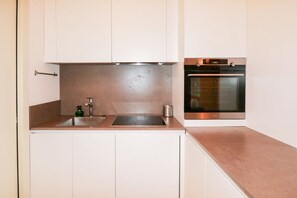 Fridge, oven, dishwasher, coffee/tea maker