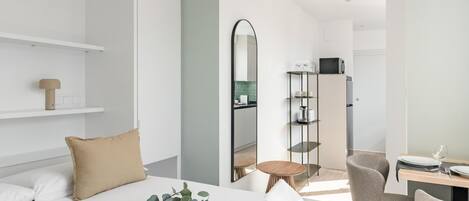 Iron/ironing board, Internet, bed sheets