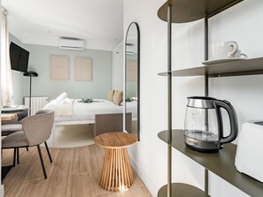 Iron/ironing board, Internet, bed sheets