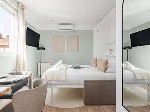 Iron/ironing board, Internet, bed sheets
