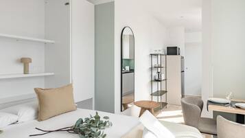 Bügeleisen/Bügelbrett, Internetzugang, Bettwäsche