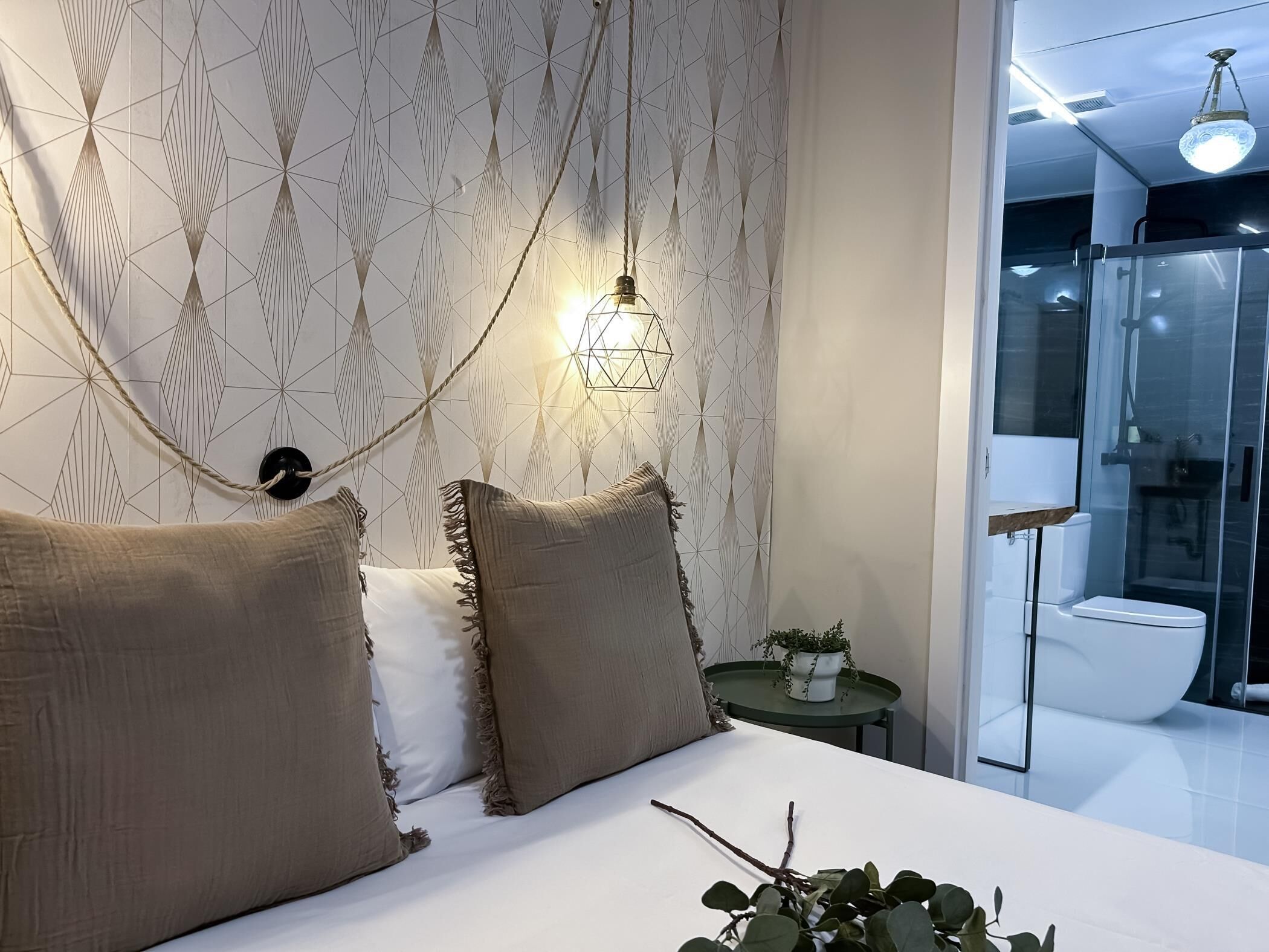 3 slaapkamers, een strijkplank/strijkijzer, wifi, beddengoed