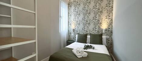 3 habitaciones, tabla de planchar con plancha, wifi y ropa de cama