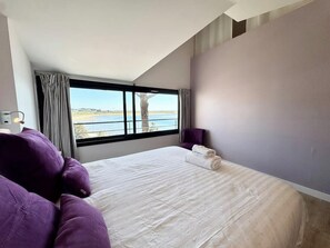 4 bedrooms, iron/ironing board, WiFi