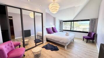 4 slaapkamers, een strijkplank/strijkijzer, wifi