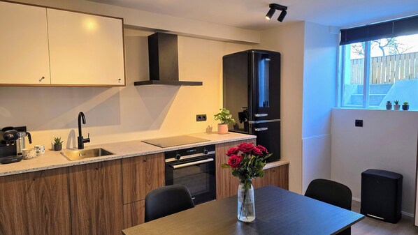 Fridge, microwave, oven, stovetop