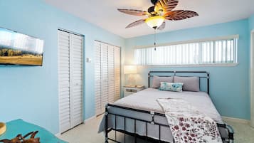 Tabla de planchar con plancha, wifi gratis y ropa de cama
