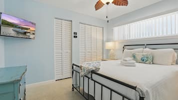 Iron/ironing board, bed sheets
