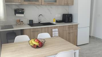 冰箱、茶具/咖啡用具、电热水壶、搅拌机